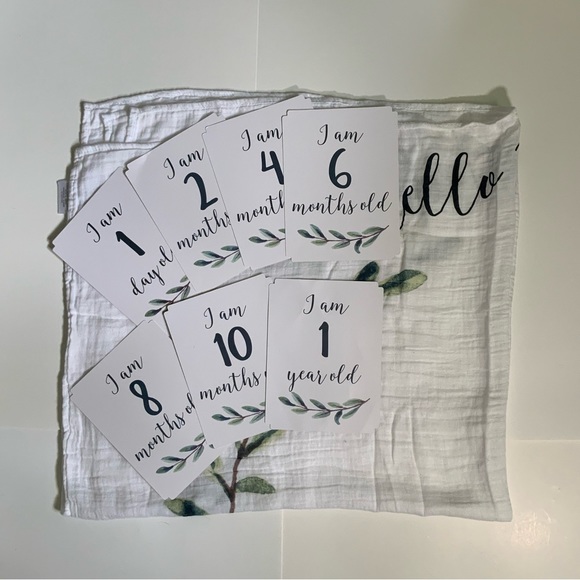 Lulujo Baby's First Year Blanket & Cards Set - Picture 2 of 7